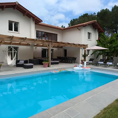 Superbe Avec Piscine Chauffee Et Jardin A 10 Min Du Centre, Pour 12 Personnes - Fr-1-239-1150 Holiday home *