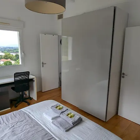 Superbe Avec Piscine Chauffee Et Jardin A 10 Min Du Centre, Pour 12 Personnes - Fr-1-239-1150