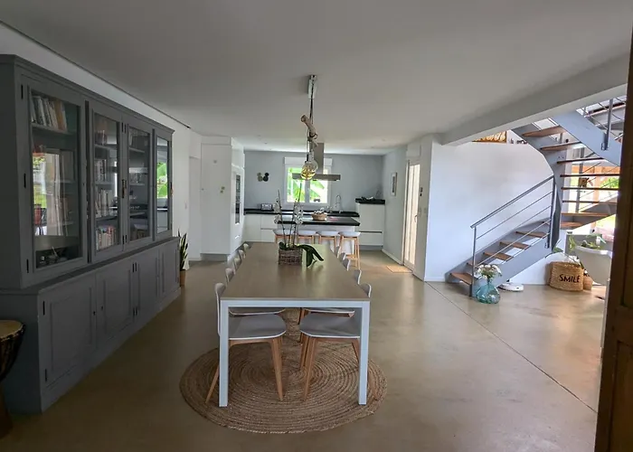 Superbe Avec Piscine Chauffee Et Jardin A 10 Min Du Centre, Pour 12 Personnes - Fr-1-239-1150 *