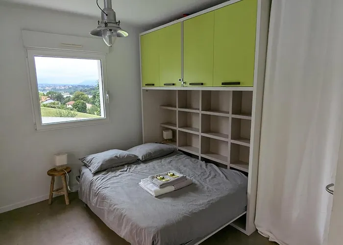 Superbe Avec Piscine Chauffee Et Jardin A 10 Min Du Centre, Pour 12 Personnes - Fr-1-239-1150 *